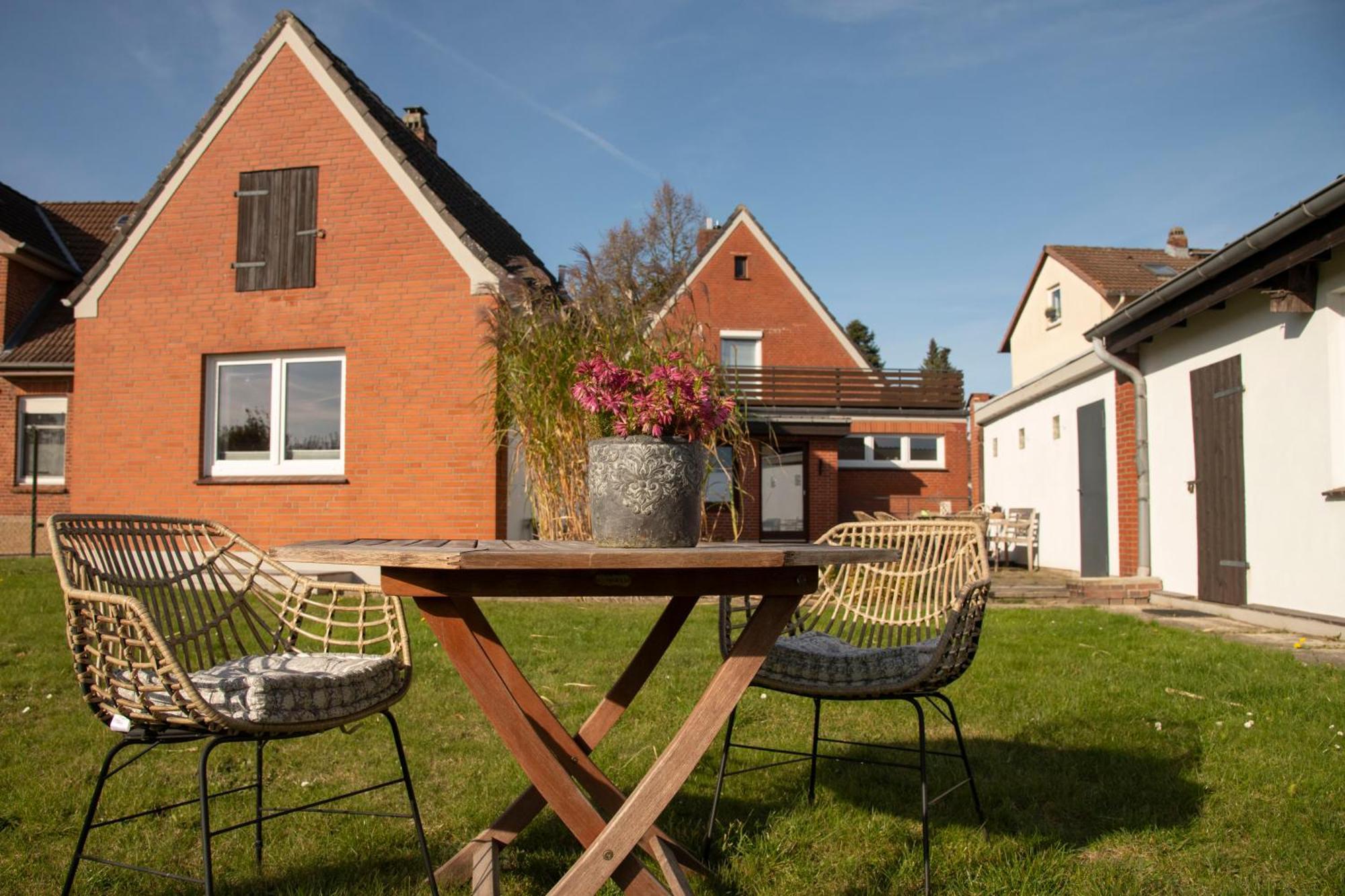 Kleines Ferienhaeuschen Im Garten Eutin Bagian luar foto